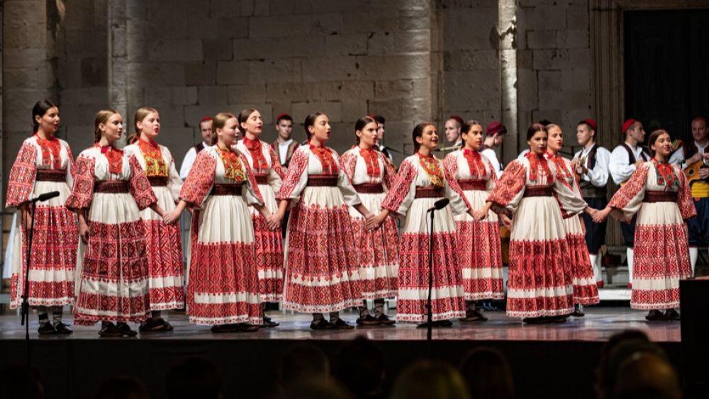 Prvi puta u Varaždinu: Folklorni ansambl Linđo na Velikoj sceni