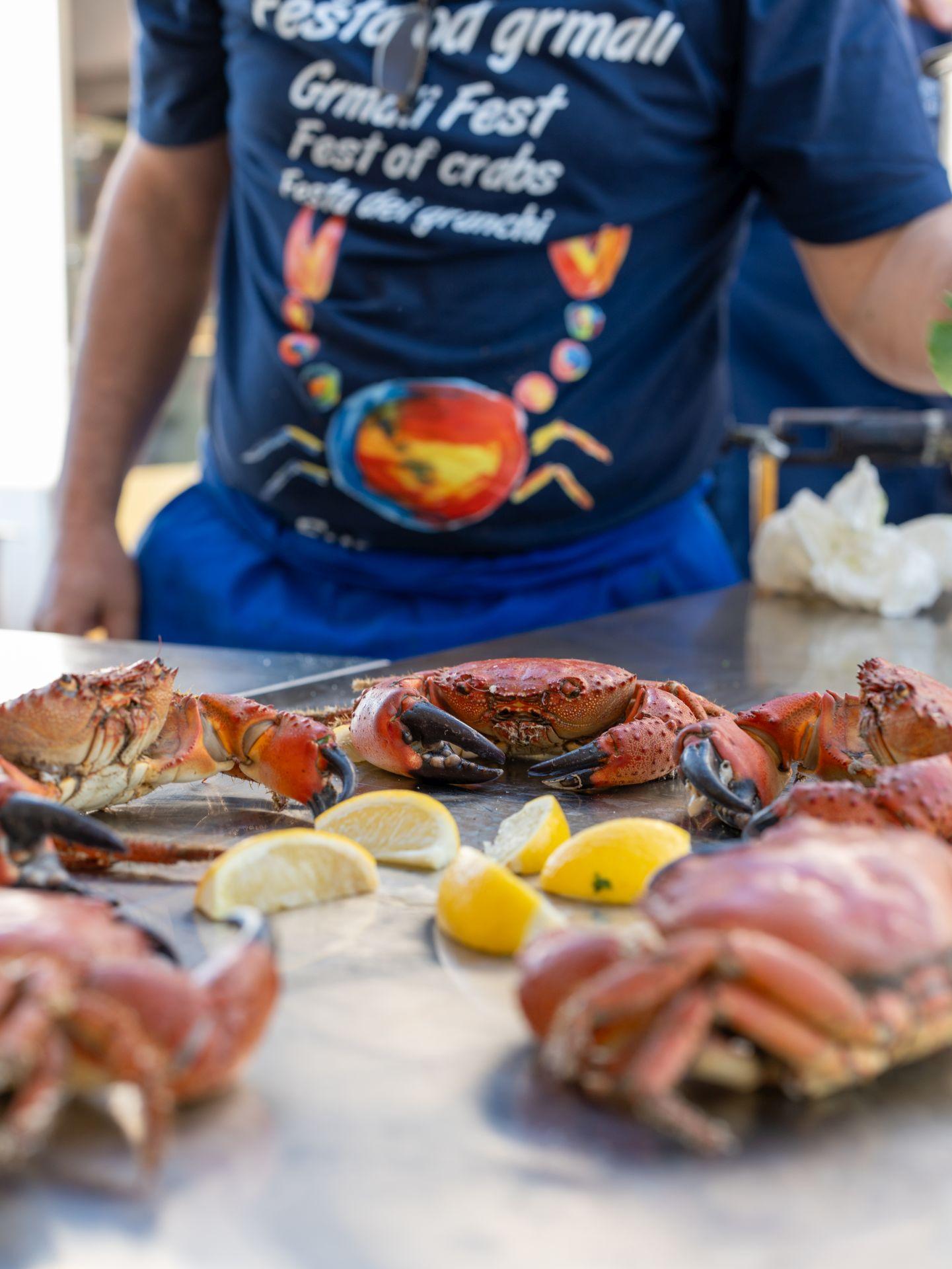 Fešta od grmali – “Grmali” crab fest – KLAPA INTRADE & ALFA TIME BAND