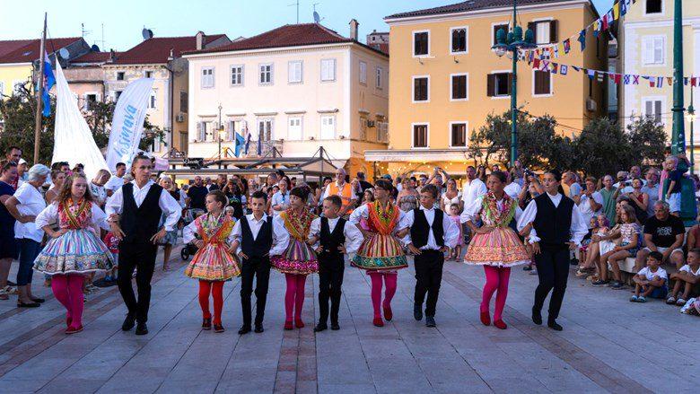 Otočna večer - Klape i Folklorne grupe
